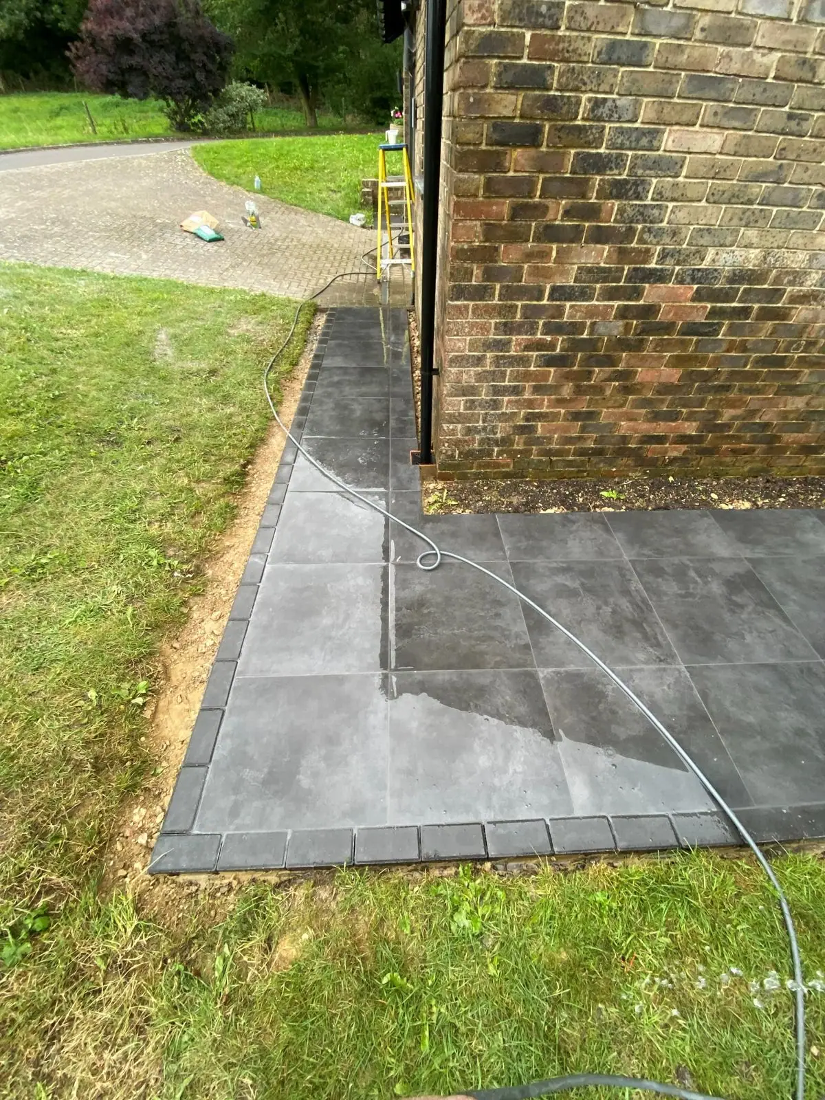 Porcelain path with neat edging to the lawn