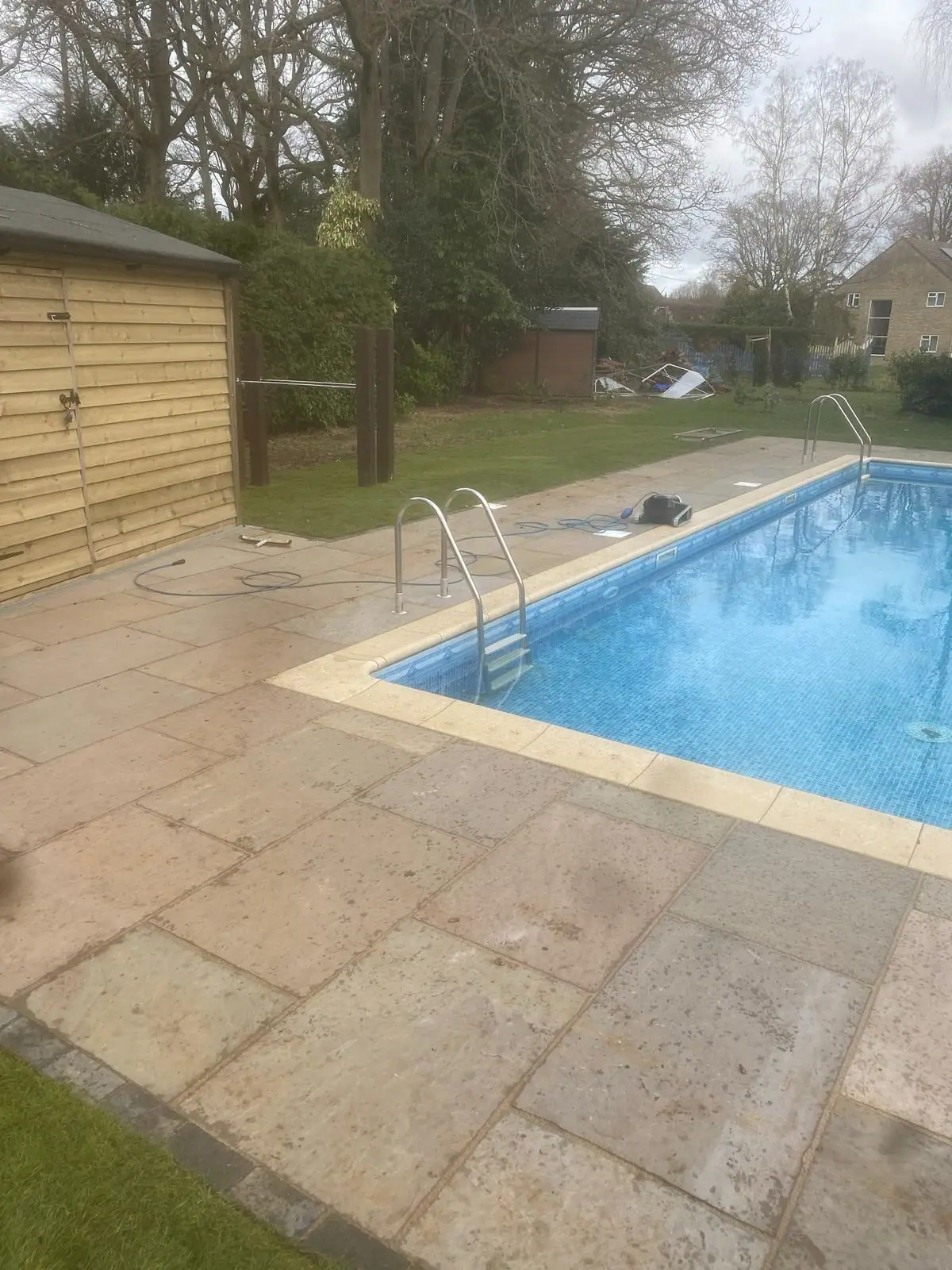 Pool surround in sandstone with steps into the pool